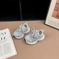 Vue détaillée de baskets respirantes en maille argentée pour enfants à semelle épaisse - 22 / Double Mesh / Argent