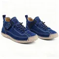 Detailansicht blauer halbhoher Freizeitschuhe mit weißer Kontrastnaht und Gummisohle - 38 / Dunkelblau