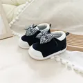Dunkelblaue Leinenschuhe für Babys mit weicher Gummisohle und karierter Schleife Dekoration - Größe 12.5 (12.5cm) / Schwarz (Schleife)