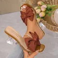 Variante SKU sandales à nœud marron avec brides en PVC transparent et talon en verre - 35 / Kaki