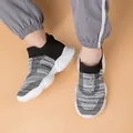 Γκρι και μαύρα παιδικά αθλητικά παπούτσια flyknit slip-on με χοντρές λευκές σόλες - 26 / Μαύρο και Γκρι