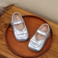 Elegant silver girls Mary Jane dress shoes with bow knot detail for flower girls - Size 16 (Internal Length 12.2cm) / Silver