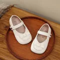 Elegant cream girls' Mary Jane shoes with bow and scalloped edge detail - Size 16 (Internal Length 12.2cm) / Off White