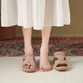 Sandales compensées beiges confortables avec motifs floraux ajourés élégants pour femmes. - 38 / Rose Clair