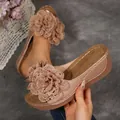 Élégantes sandales compensées pour femmes avec grande fleur en tissu et semelle épaisse - 38 / Style Compensé à Fleurs (030) / Marron