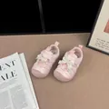 Detailansicht der rosa Mädchen-Sneaker mit eleganten Schleifen- und Perlenakzenten - 22 / Rosa