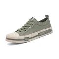 Baskets en toile pour hommes vert armée avec semelle plate crème et design à lacets. - 38 / Vert forêt