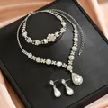 Silbernes Strass-Brautschmuck-Set mit Tropfen-Halskette, Armband und Ohrringen - 3-teiliges Set (G287+660) / Silber-Weiß
