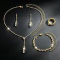 Elegantes vergoldetes Brautschmuck-Set mit funkelnden klaren Strasssteinen und Quasten - 4-teiliges Set (446) / Gold-Weiß