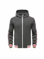 Vue détaillée d'un sweat à capuche gris pour hommes avec bandes rayées rouges et blanches. - S / Hauts / Gris