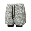 Pantalones cortos deportivos 2 en 1 para hombre con estampado de camuflaje digital y forro negro - S / Bottoms / Camuflaje blanco