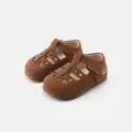 Zapatos de bebé marrones para niña con recortes de corazón y suela blanda flexible - Caqui