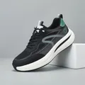 Baskets légères en maille noire respirante pour hommes avec semelle blanche épaisse - 38 / Noir
