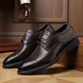 Elegantes zapatos de vestir de cuero marrón oscuro para hombre estilo brogue - 38 / Marrón