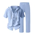 Dettaglio camicia con cappuccio in lino azzurro con taschino e pantaloni coordinati - Azzurro