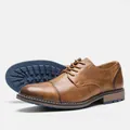 Vista laterale di scarpe eleganti da uomo in pelle marrone con suola blu antiscivolo. - 7 / Marrone (KD6604)
