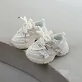 Zapatillas de malla blancas para niños y niñas con suela blanda y diseño moderno - Talla 21 (Longitud interior 13,5 cm) / Blanco