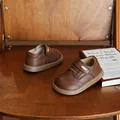 Classiche scarpe in pelle marrone stile inglese per bambini con suole in gomma morbida. - Marrone