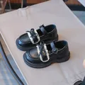 Mädchen schwarze Mary Jane Schuhe mit weißer Spitze und Schleife auf grauem Hintergrund - 23 / Mary Jane Stil (BBT-556) / Schwarz
