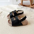 Lässige schwarze Kindersandalen mit dicker rutschfester Sohle und Klettverschluss - Schwarz