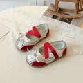 Schicke Prinzessinnen-Mary Janes für Mädchen in Silber und Rot mit Schleife und Kreuzriemen - Rot