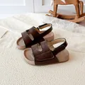 Trendige braune rutschfeste Kindersandalen aus PU-Leder mit verstellbarem Klettverschluss - Braun