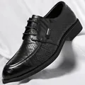 Élégantes chaussures de ville noires pour hommes avec design ajouré et texture cuir - 45 / Style Creux / Noir