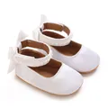 Elegante weiße Satin-Babyschuhe für Mädchen mit Perlenriemen und Schleifendetail - Weiß