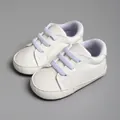 Vue détaillée de chaussures blanches à semelle souple pour bébé de 0 à 18 mois environ - Blanc