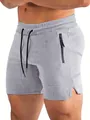 Gros plan short de sport gris séchage rapide pour homme avec poche zippée et texture du tissu. - S / Bas / Gris clair