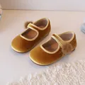 Mosterdgele fluwelen Mary Jane schoenen voor meisjes met bruine pompon detail - Geel