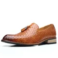 Sofisticados mocasines de cuero trenzado marrón para hombre con borlas elegantes - 38 / Marrón (S8007)