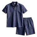 Dettaglio completo del set polo in lino blu navy e pantaloncini con coulisse per uomo. - Taglia S / Top E Pantaloni / Blu Notte
