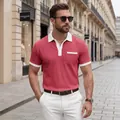 Polo rouge en maille gaufrée pour homme avec col et bordures de poche blancs contrastants. - Rose