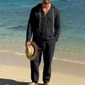 Lässiges schwarzes Herren-Leinen-Set mit Kapuze und Hose an einem tropischen Strand - Schwarz
