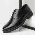 Klassische schwarze Leder-Oxfordschuhe für Herren mit eleganten Lochstickereien - 37 / Aussparung Schnürung / Schwarz