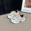 Baskets confortables en maille pour enfants avec accents bordeaux et bleu marine - Beige Rouge