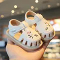 Witte geborduurde baby loopsandalen met zachte antislipzolen voor peutermeisjes - Beige