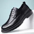 Atmungsaktive schwarze Derby-Schuhe aus Leder für formelle Business-Anlässe - 38 / Perforiert Schwarz