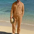 Herren-Leinen-Set in Hellbraun mit Kapuzen-Henley-Hemd und lässiger Freizeithose - Karamellbraun