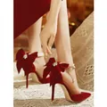 Escarpins élégants en velours rouge à bout pointu avec nœud et bride en perles - 34 / Rouge