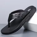 Tongs noires pour hommes avec bride en cuir à motif crocodile pour la plage et l'été - Noir