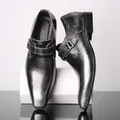 Élégantes chaussures homme à bout carré et boucle monk en finition argentée - 38 / Gris