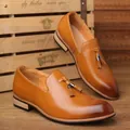 Mocasines de hombre en cuero tostado con punta afilada, borlas y estilo británico - SY8505 amarillo / 38
