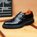 Μαύρα δερμάτινα brogue παπούτσια με διπλό κούμπωμα και χοντρή σόλα - Μαύρο