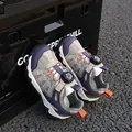 Strapazierfähige Outdoor-Wanderschuhe für Kinder in Violett und Grau mit Drehverschluss-System - Lila