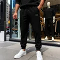 Primer plano del tejido texturizado de los pantalones de chándal pesados para hombre - S / Bottoms / Negro