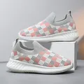 Αναπνεύσιμα παιδικά παπούτσια flyknit με ροζ και γκρι καρό σχέδιο χωρίς κορδόνια. - 28 / Ροζ