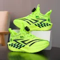 Atmungsaktive neon-grüne Sportschuhe für Jungen mit praktischem Drehverschluss. - Fluoreszierendes Grün