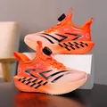 Modische Kinder Sportschuhe in Orange und Pink mit einem praktischen Drehverschluss-System. - Orange
